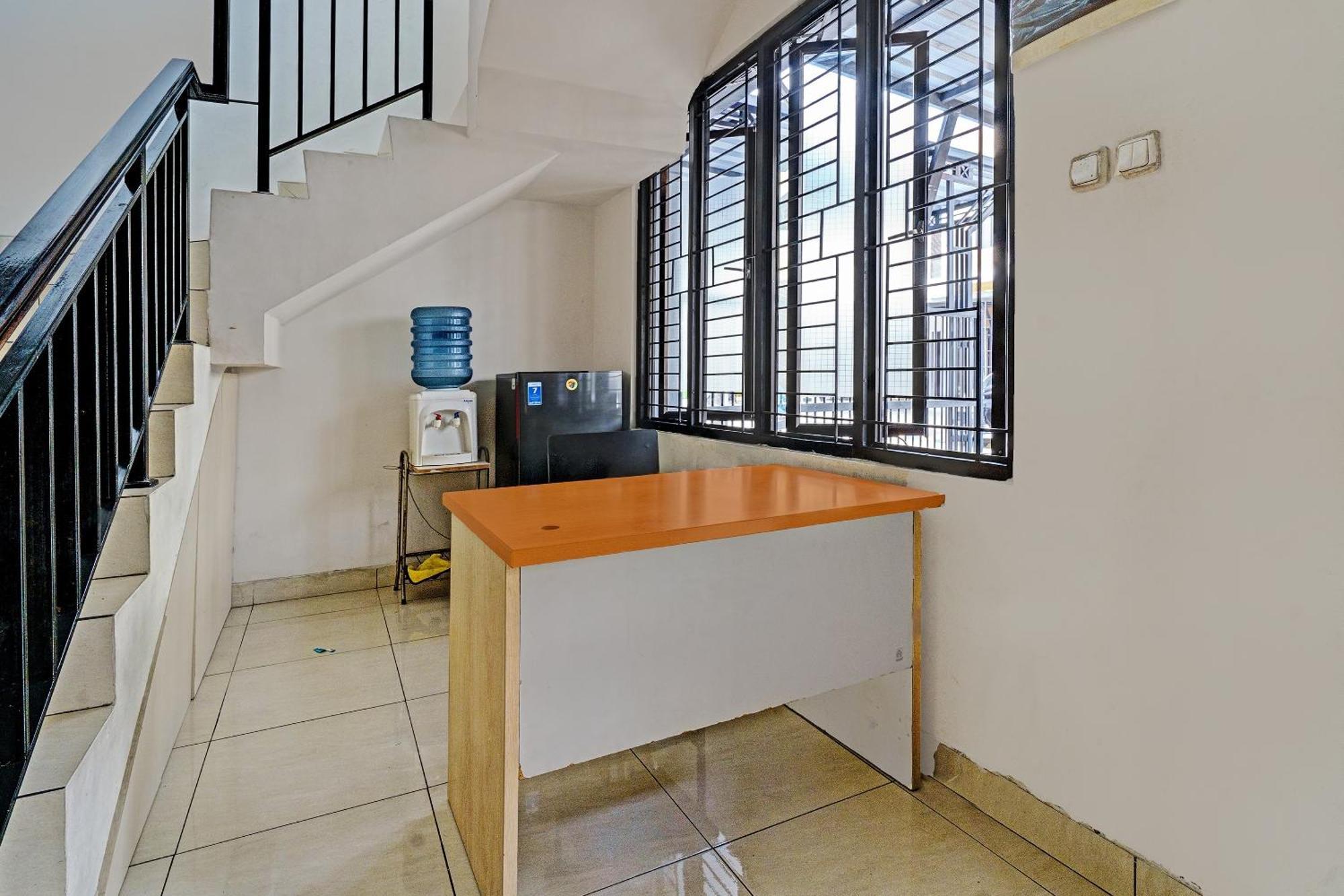 Oyo 92556 Jkk Sweet Hotel