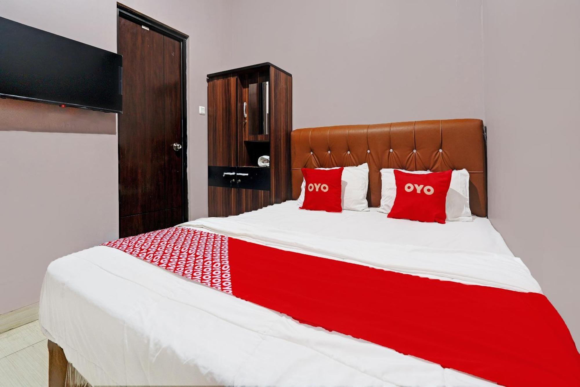 Oyo 92556 Jkk Sweet Karawang