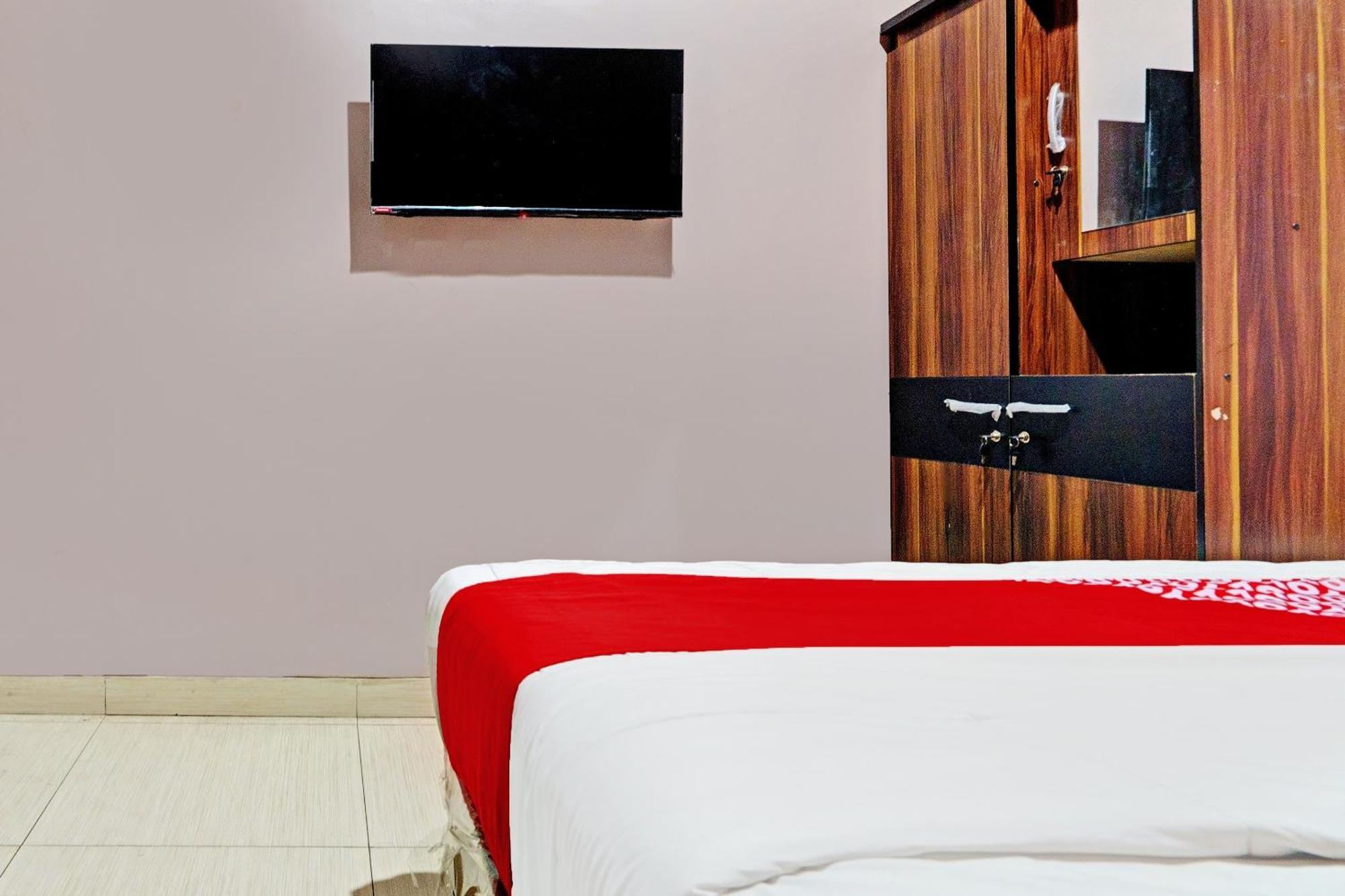 Oyo 92556 Jkk Sweet Hotel